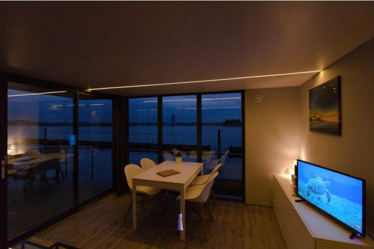 Hausboot Fjord Aries Mit Dachterrasse In Schleswig 호텔 외부 사진